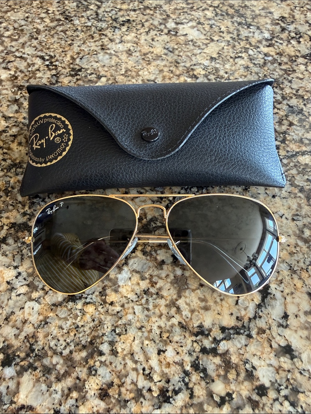 Ray-Ban Aviator Classic Polished Gold Frame Sunglasses/Black Polarized Lenses